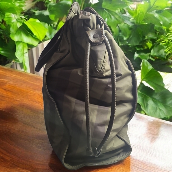 Burberry Buckleigh Check NYLON AND LEATHER Tote Bag In Great CONDITION - Picture 3 of 14